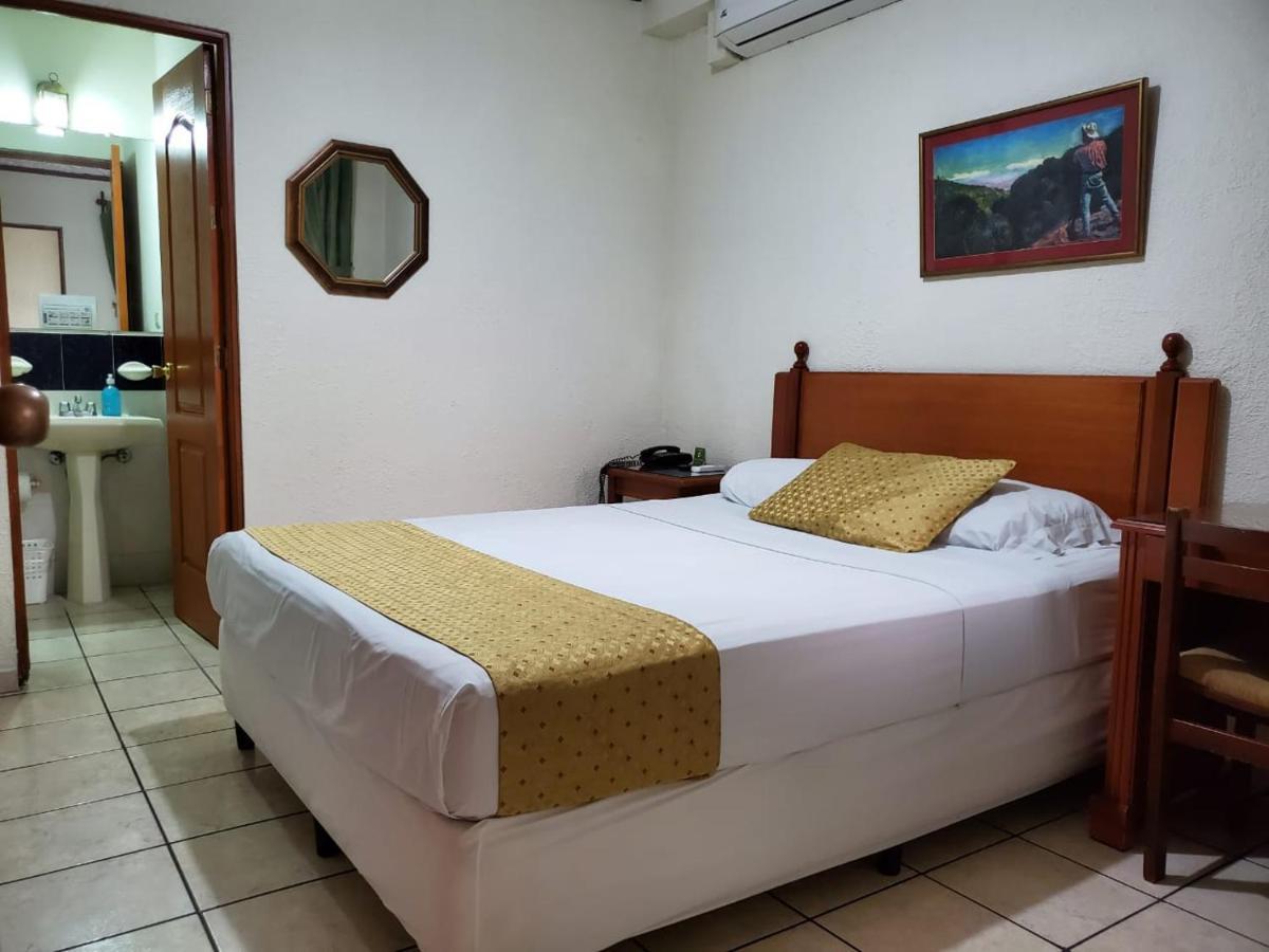 Hotel Villa Serena Escalon Сан-Сальвадор Экстерьер фото