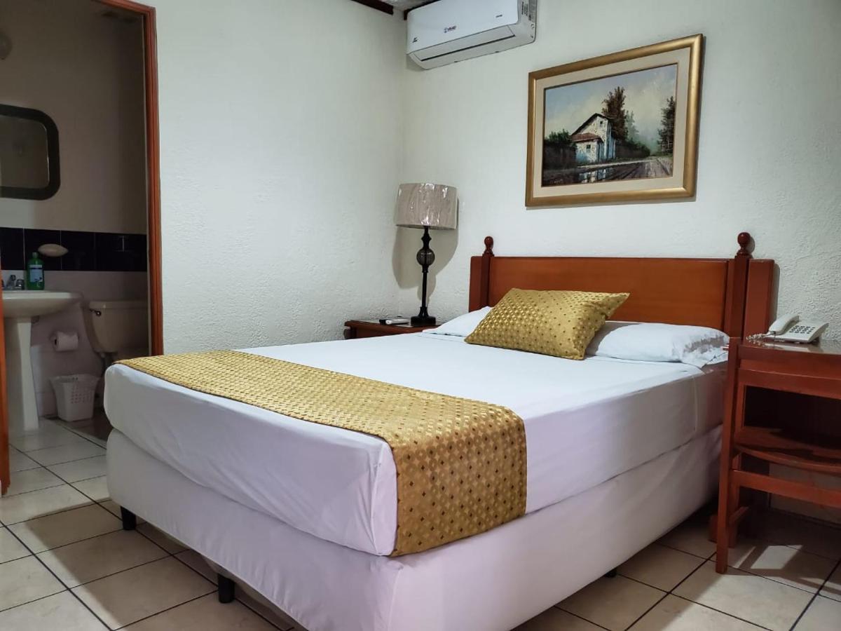 Hotel Villa Serena Escalon Сан-Сальвадор Экстерьер фото