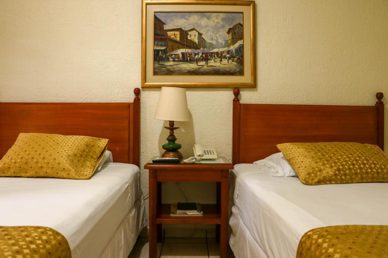 Hotel Villa Serena Escalon Сан-Сальвадор Экстерьер фото