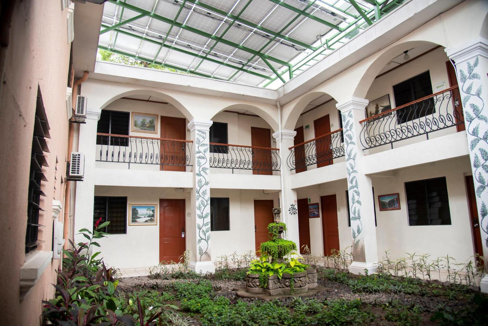 Hotel Villa Serena Escalon Сан-Сальвадор Экстерьер фото