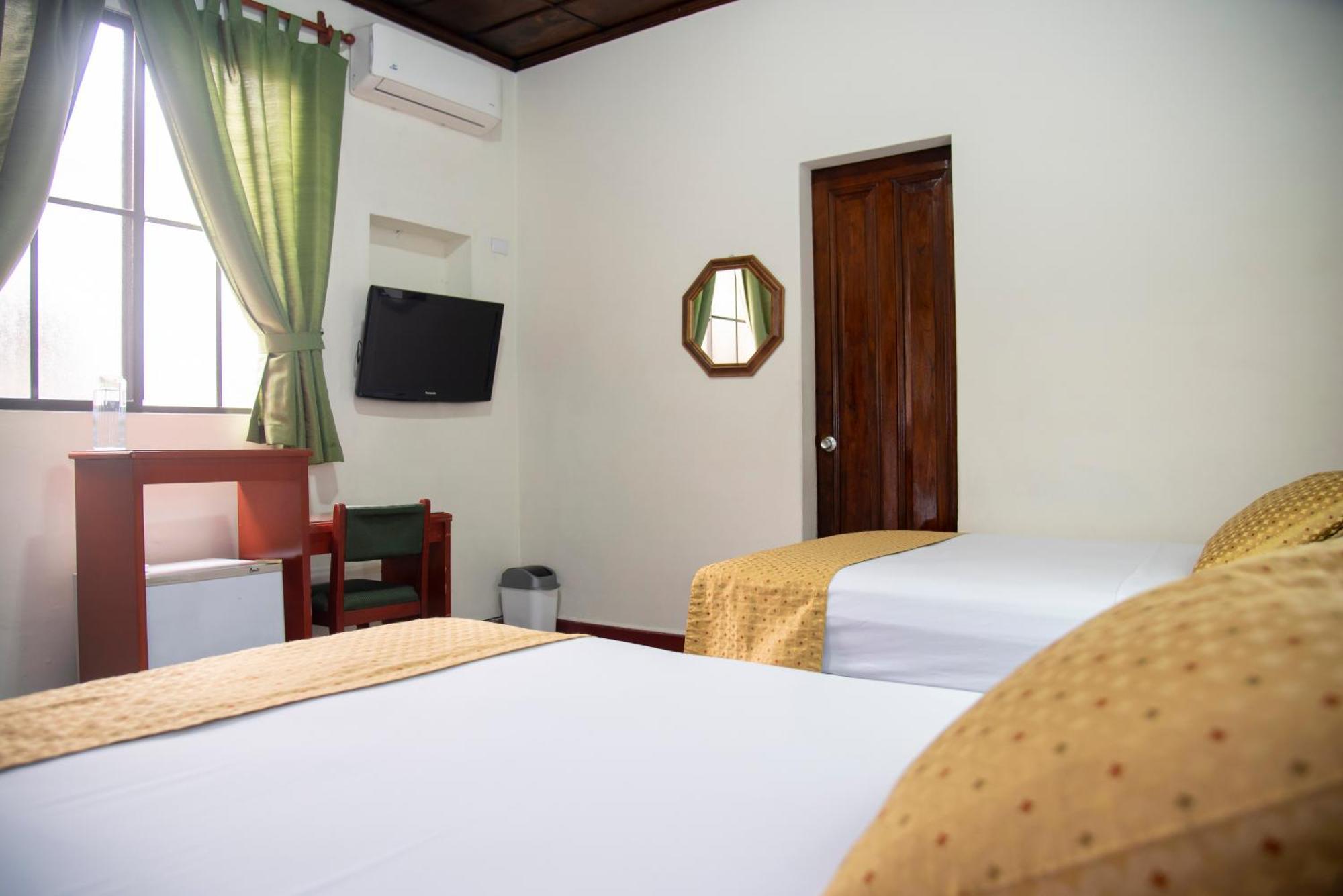 Hotel Villa Serena Escalon Сан-Сальвадор Экстерьер фото