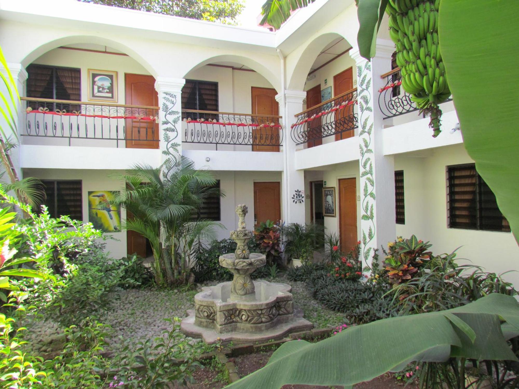 Hotel Villa Serena Escalon Сан-Сальвадор Экстерьер фото