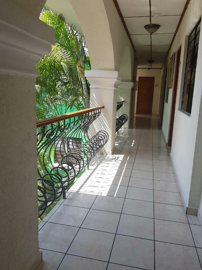 Hotel Villa Serena Escalon Сан-Сальвадор Экстерьер фото