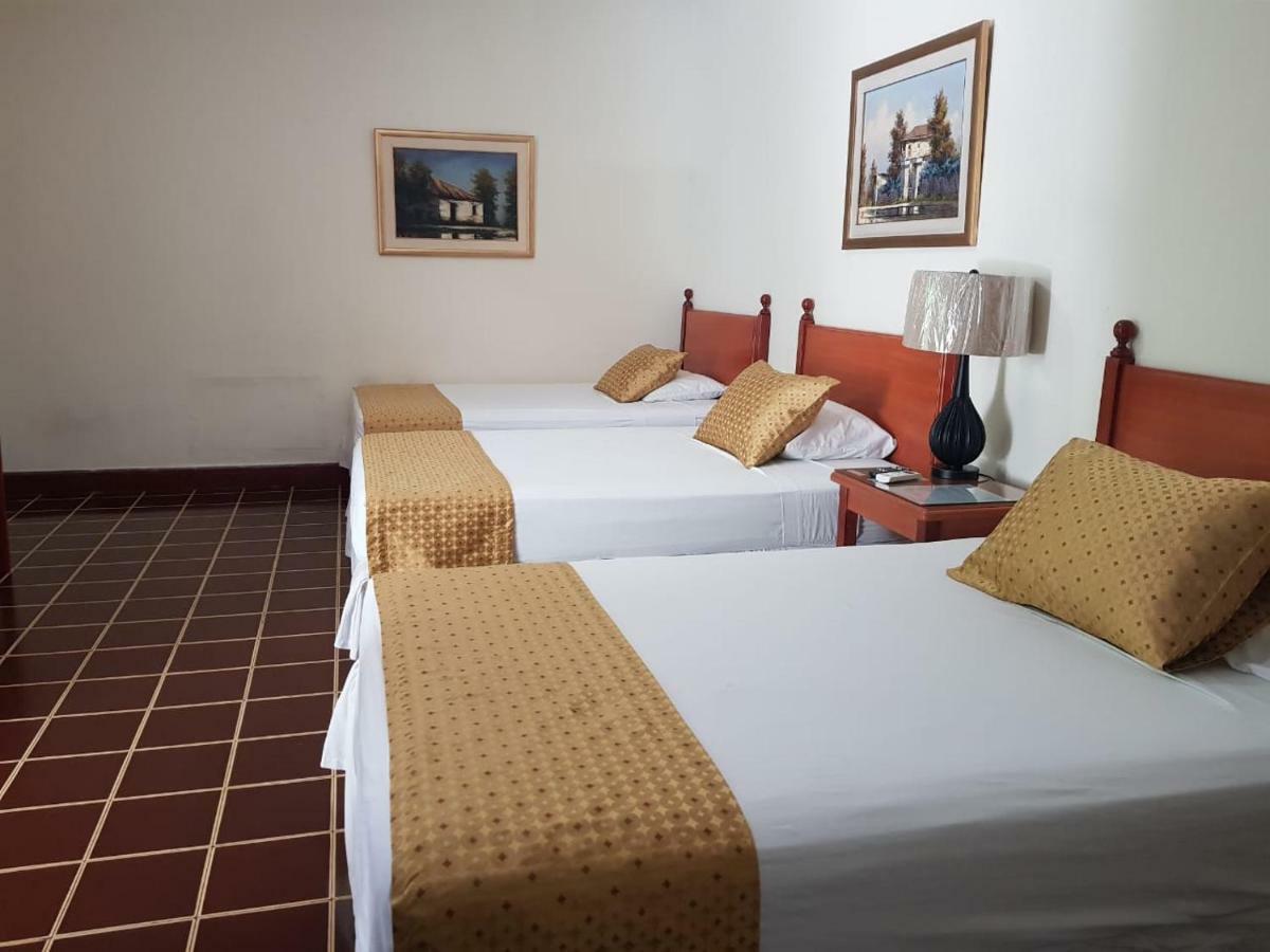 Hotel Villa Serena Escalon Сан-Сальвадор Экстерьер фото